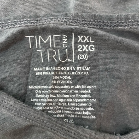Time and Tru Short Sleeve V-Neck Tunic T-Shirt in size 2XLarge NWOT - Picture 6 of 6